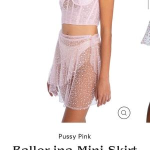 Brand new never worn dyspnea skirt